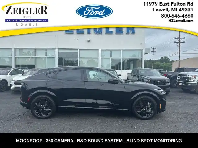 2023 Ford Mustang-Mach-e Premium's photo