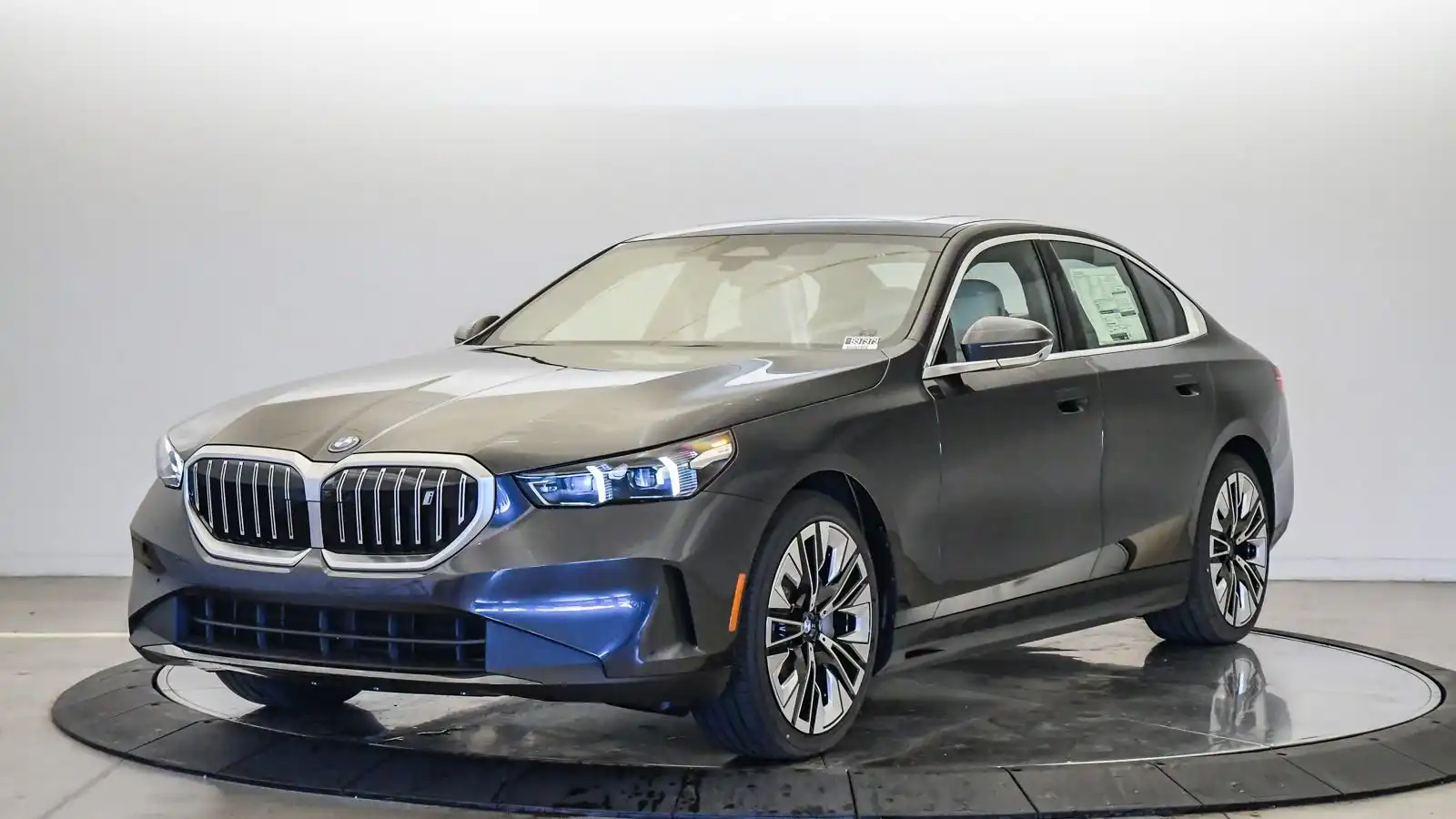 2027 BMW i5 eDrive40 Sedan's photo