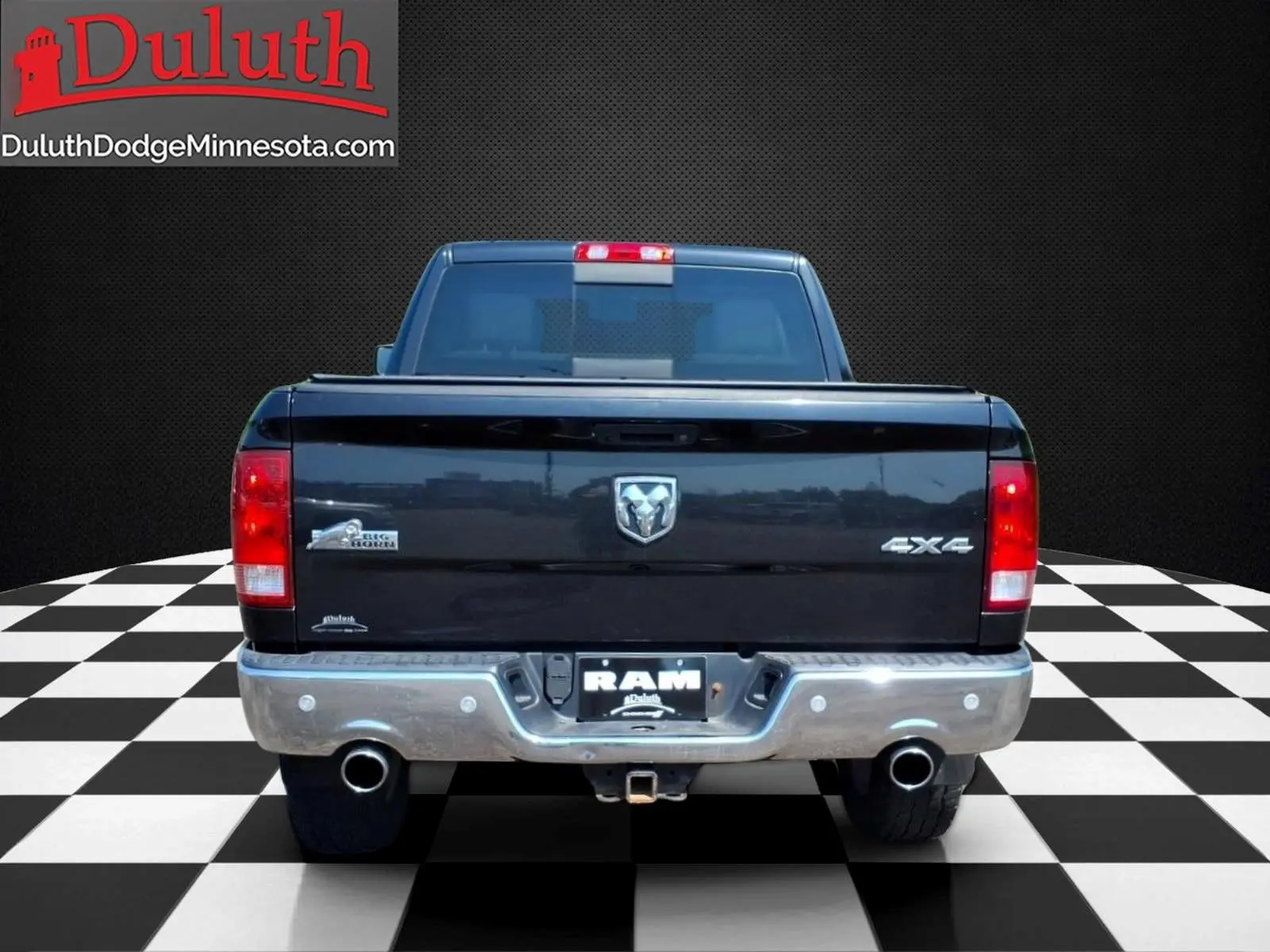2015 RAM 1500 SLT 4x4 Crew Cab LWB photo 4