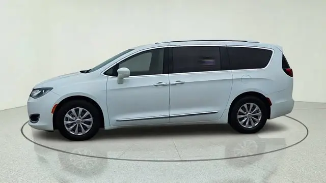 2018 Chrysler Pacifica Touring L Plus photo 4