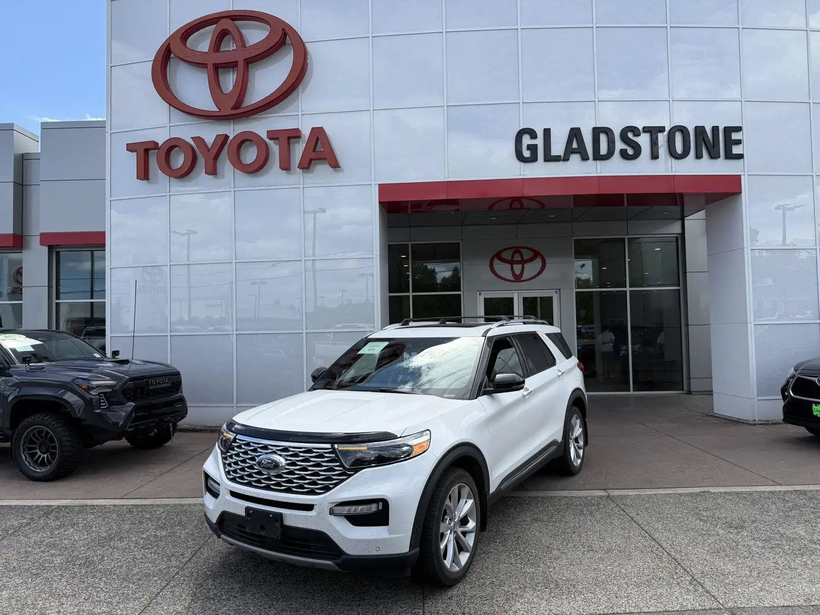 2022 Ford Explorer Platinum 4WD's photo