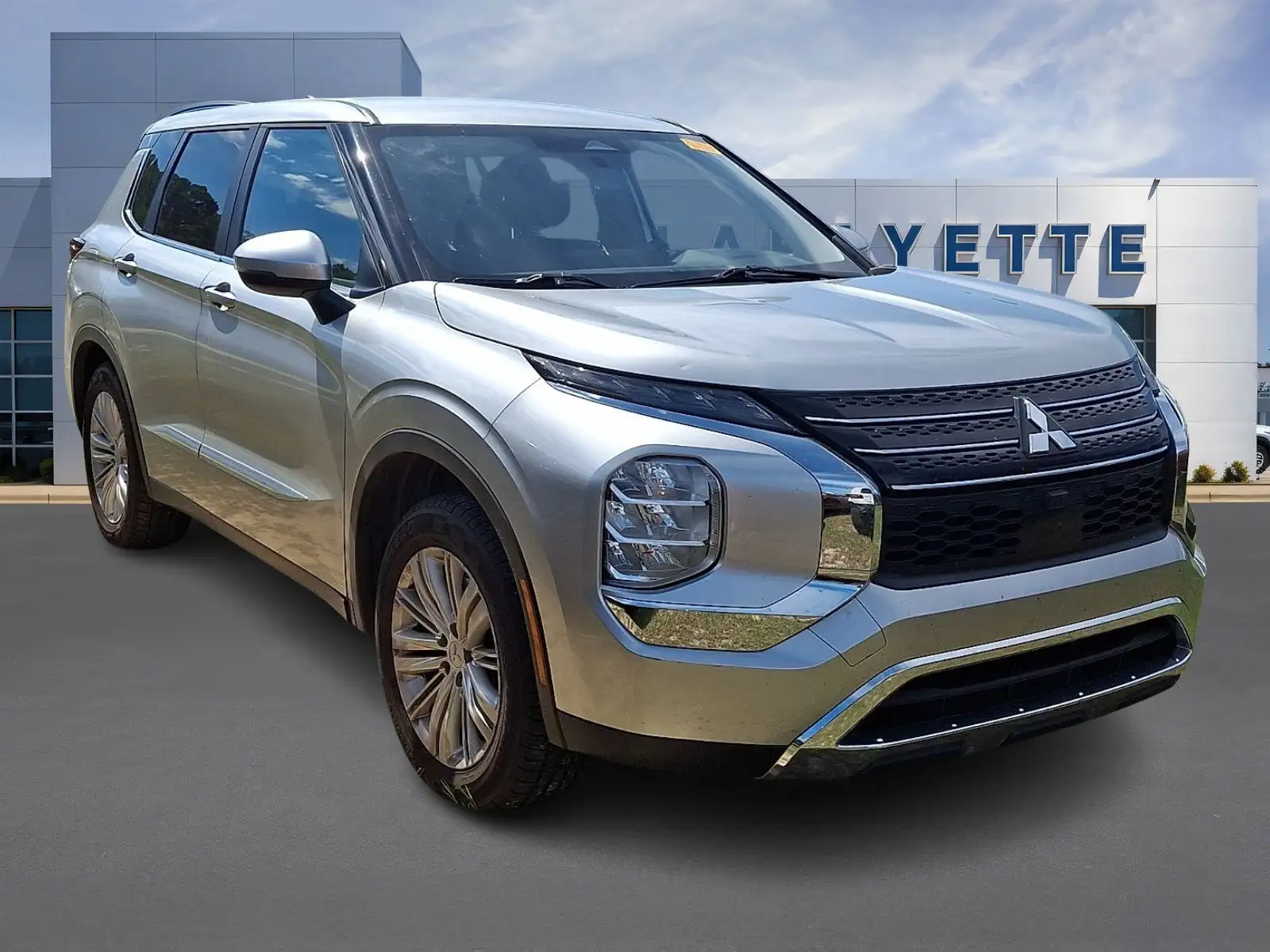 2022 Mitsubishi Outlander ES FWD's photo
