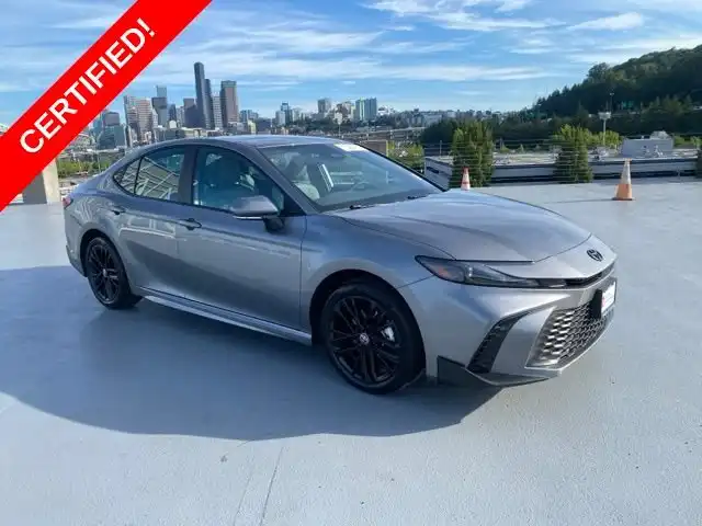 2025 Toyota Camry SE AWD Hybrid's photo