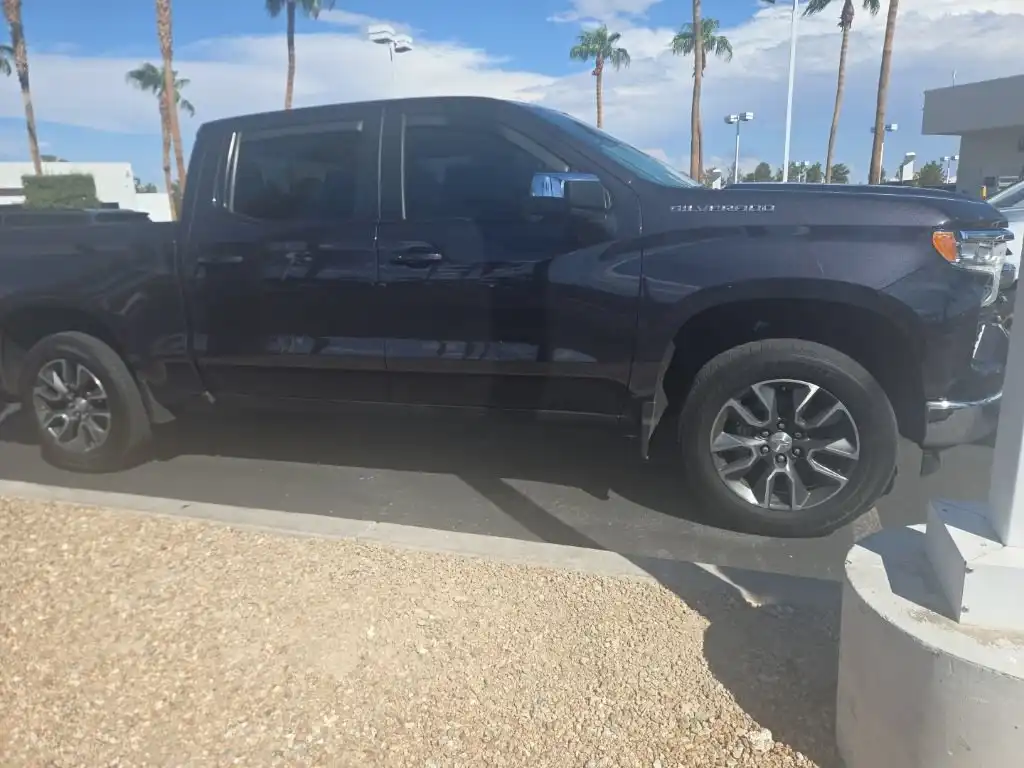 2022 Chevrolet Silverado 1500 LT Crew Cab Short Box's photo