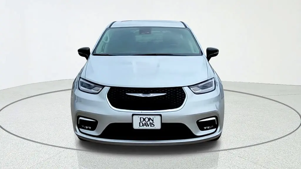 2024 Chrysler Pacifica Hybrid PHEV Select photo 3
