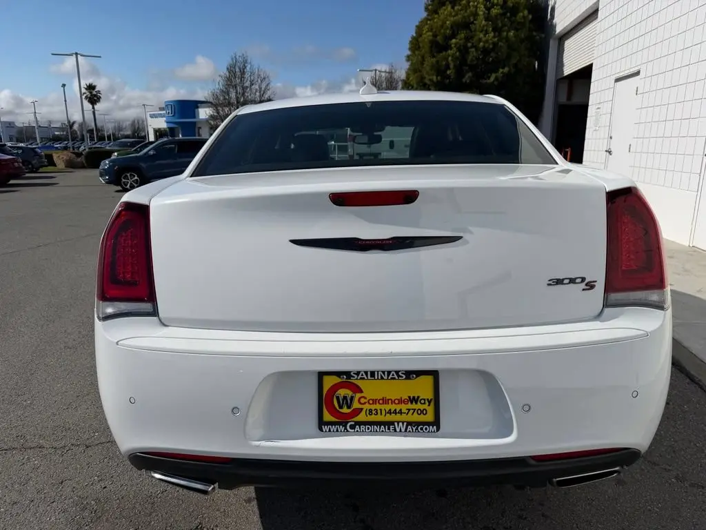 2023 Chrysler 300 S photo 4