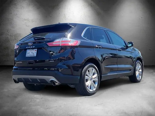 2022 Ford Edge Titanium AWD photo 3