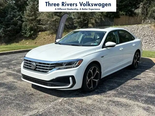 2020 Volkswagen Passat 2.0T R-Line Auto's photo