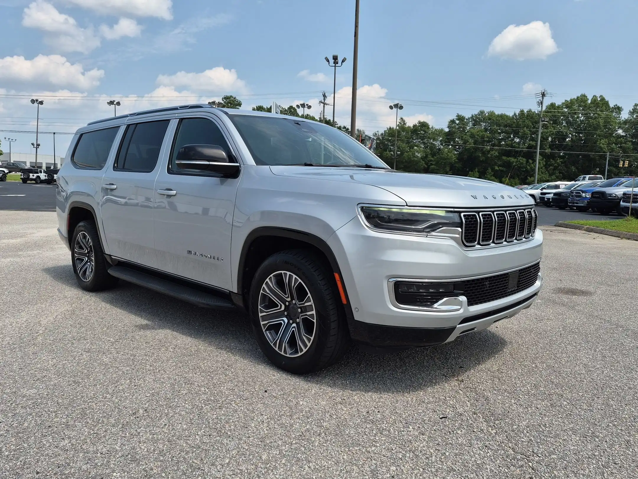 2024 Jeep Wagoneer L's photo