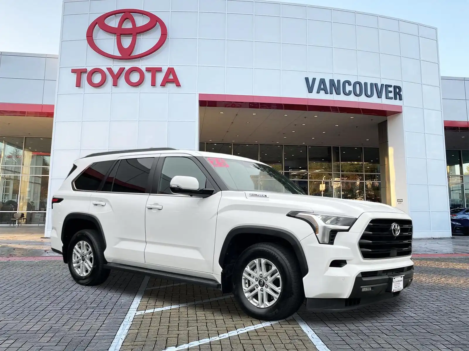 2025 Toyota Sequoia SR5 4WD i-FORCE MAX Hybrid's photo
