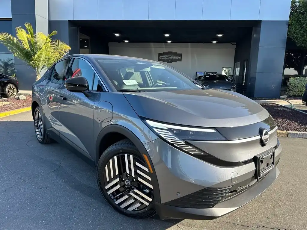 2026 Nissan Leaf SV+'s photo