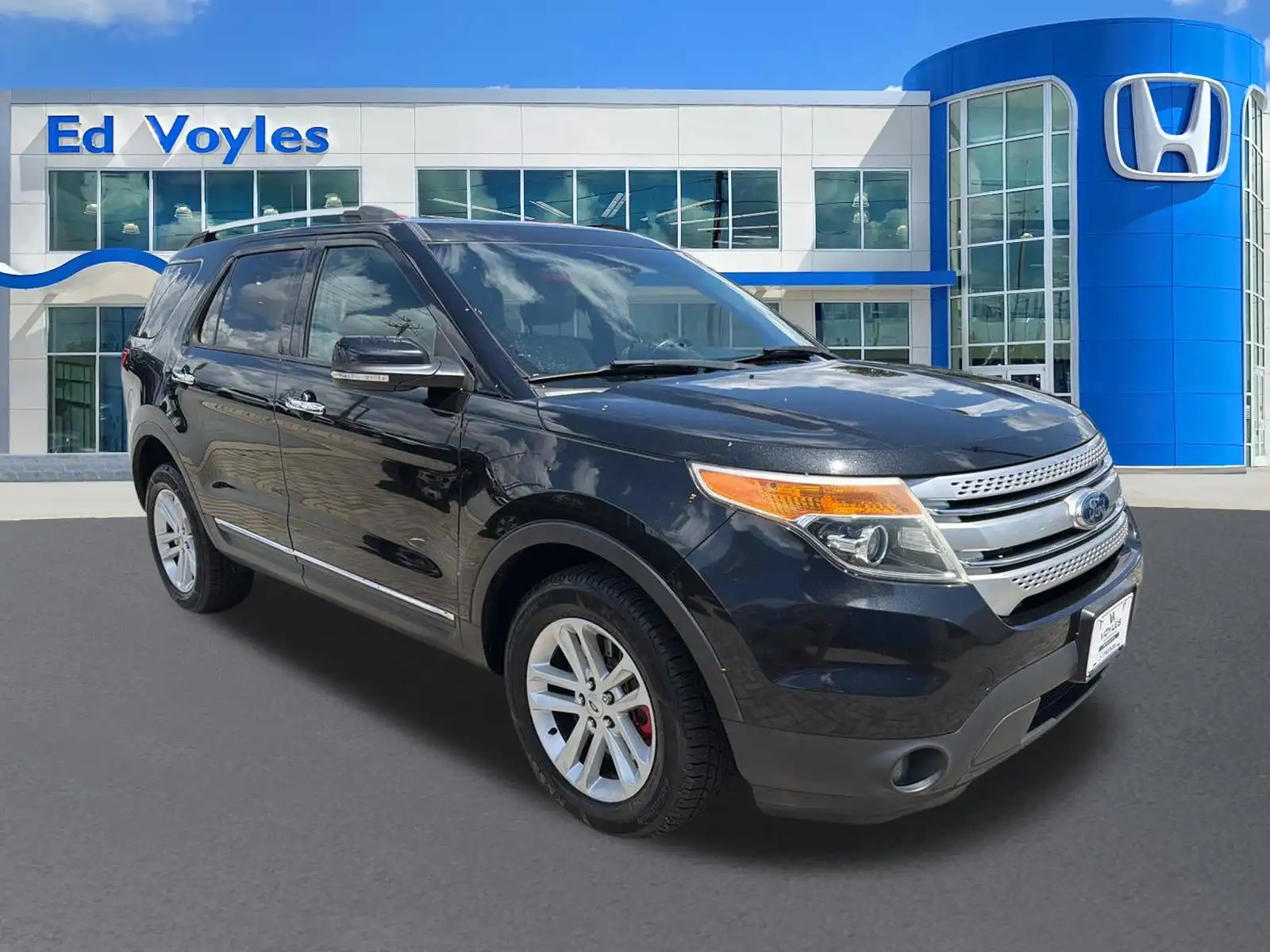 2015 Ford Explorer XLT 4x4's photo