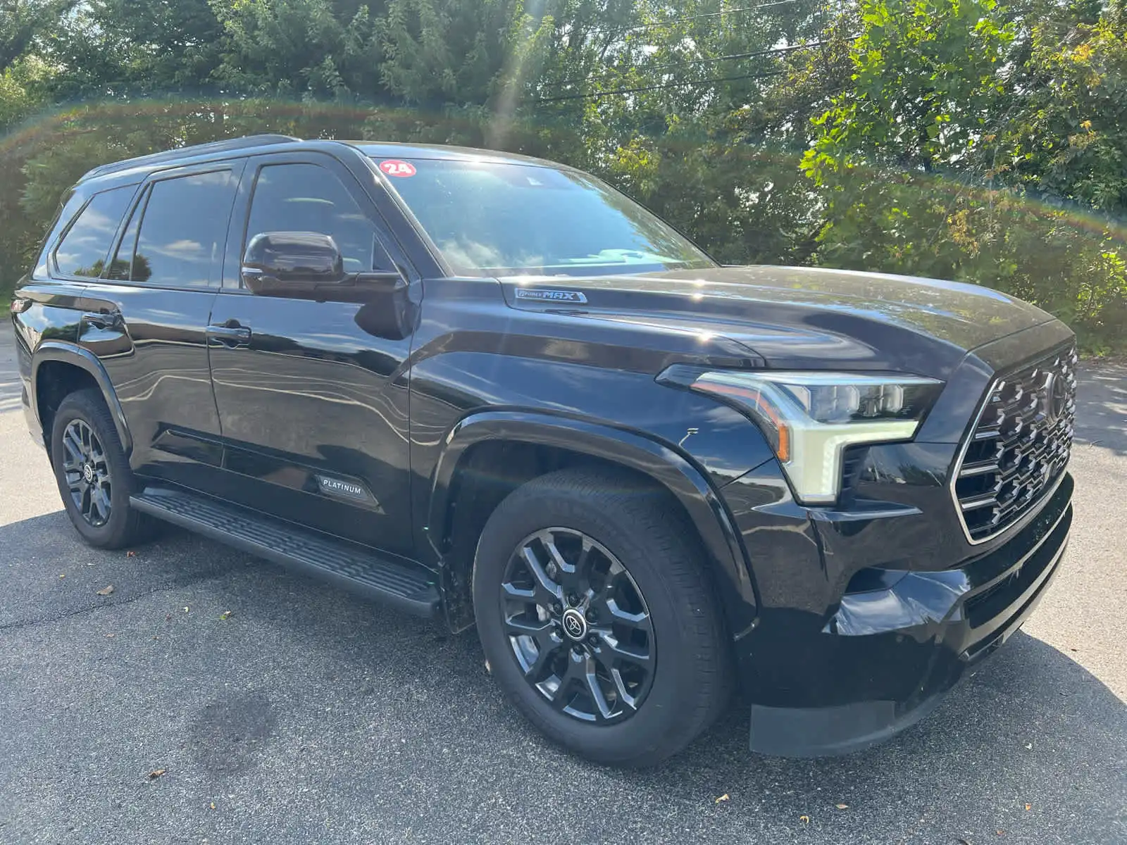 2024 Toyota Sequoia Platinum 4WD i-FORCE MAX Hybrid's photo