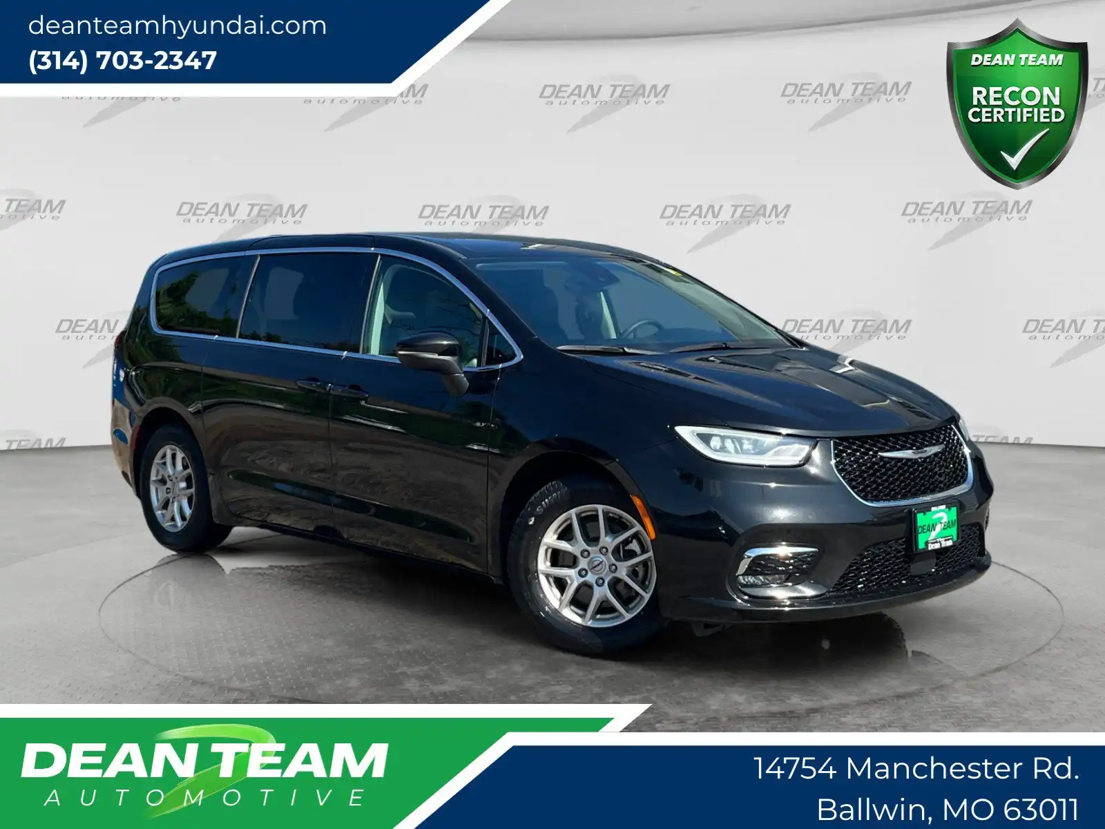 2023 Chrysler Pacifica Touring L's photo