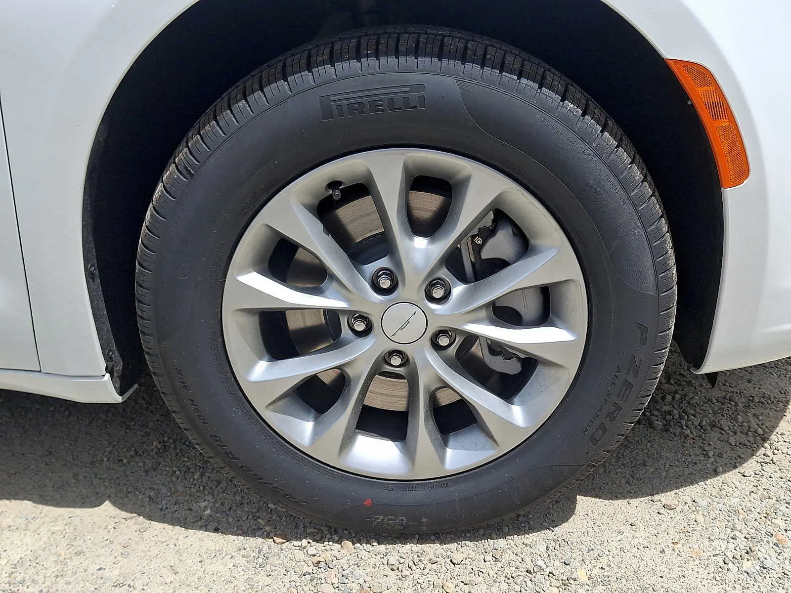 2027 Chrysler Pacifica Select AWD photo 5