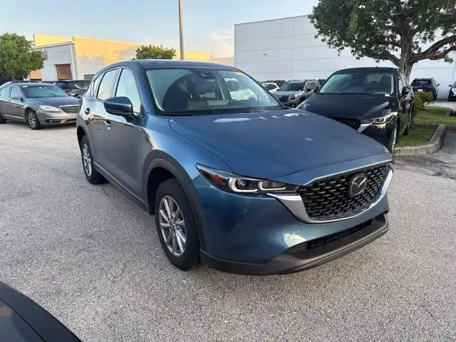 2023 Mazda CX-5 S Preferred package Auto AWD's photo