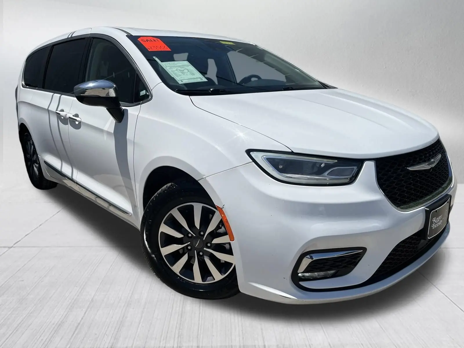 2023 Chrysler Pacifica Hybrid Limited photo 3