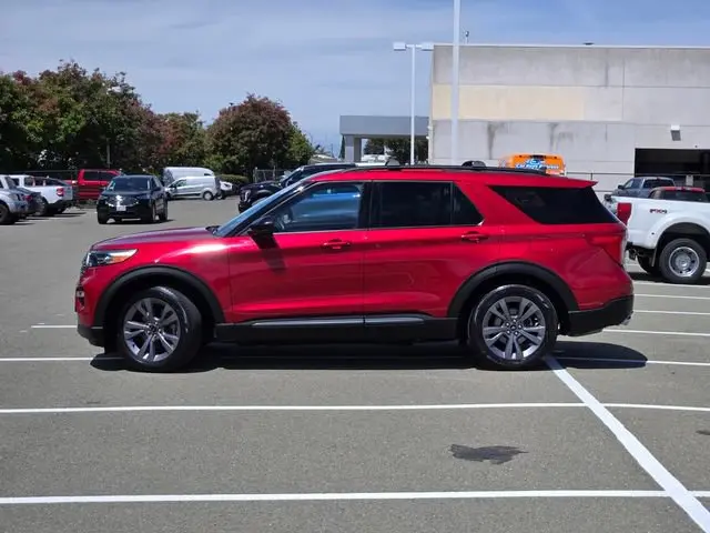 2023 Ford Explorer XLT RWD photo 4