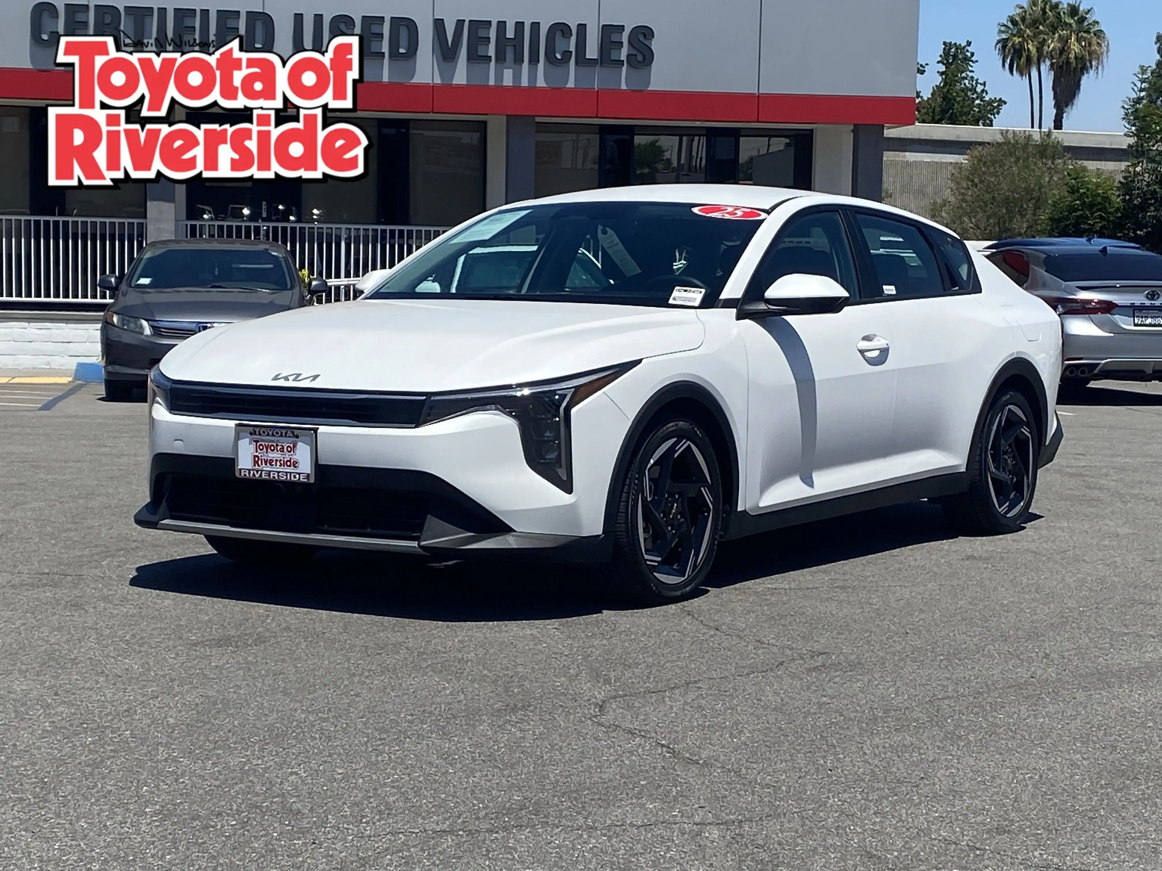2025 Kia K4 EX AT's photo