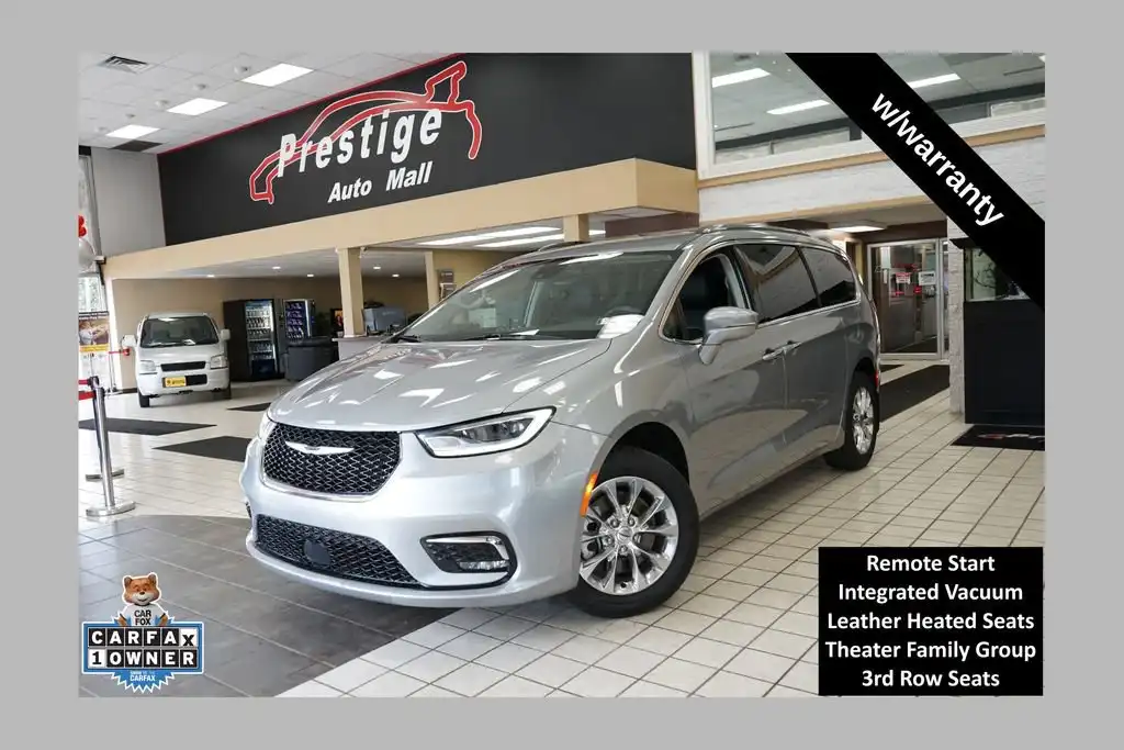 2021 Chrysler Pacifica Touring L's photo