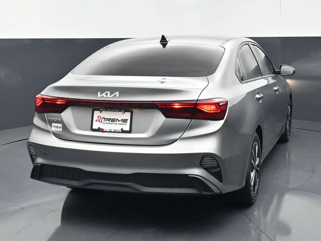 2022 Kia Forte LXS Auto photo 4