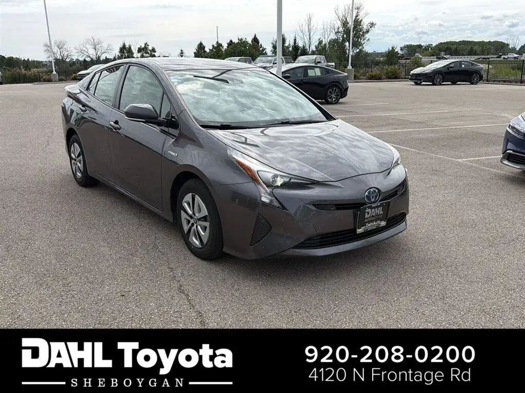2018 Toyota Prius Three's photo