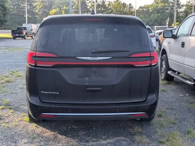 2025 Chrysler Pacifica Select photo 4
