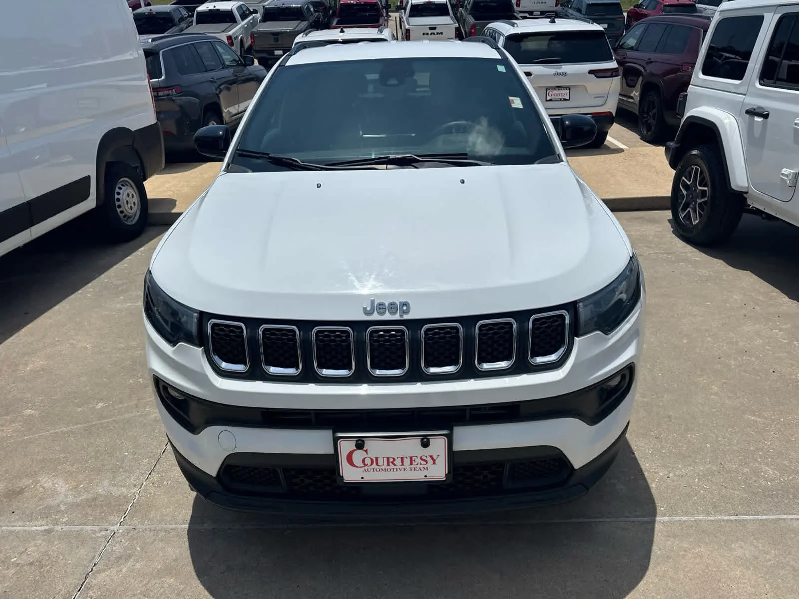 2024 Jeep Compass Latitude 4X4 photo 3