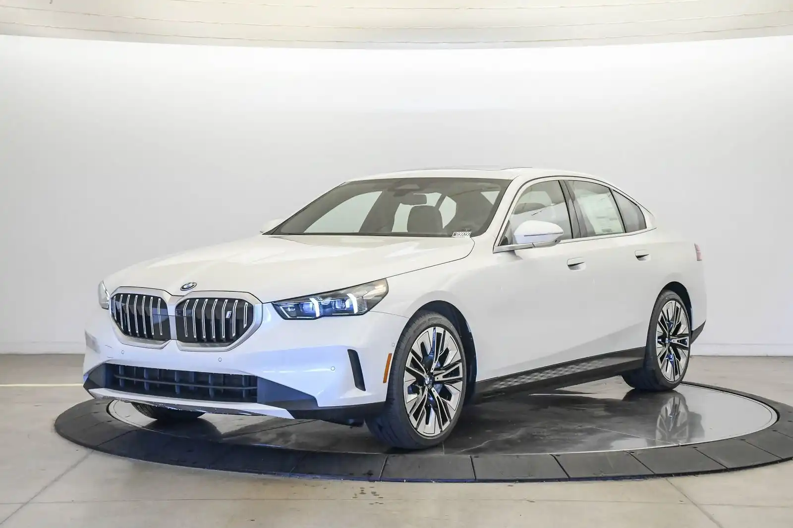 2027 BMW i5 eDrive40 Sedan's photo