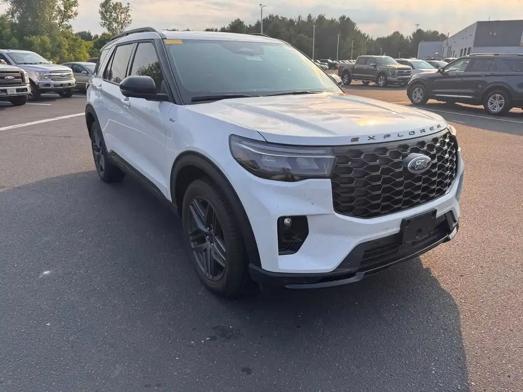 2025 Ford Explorer ST-LINE 4WD (PL535)'s photo