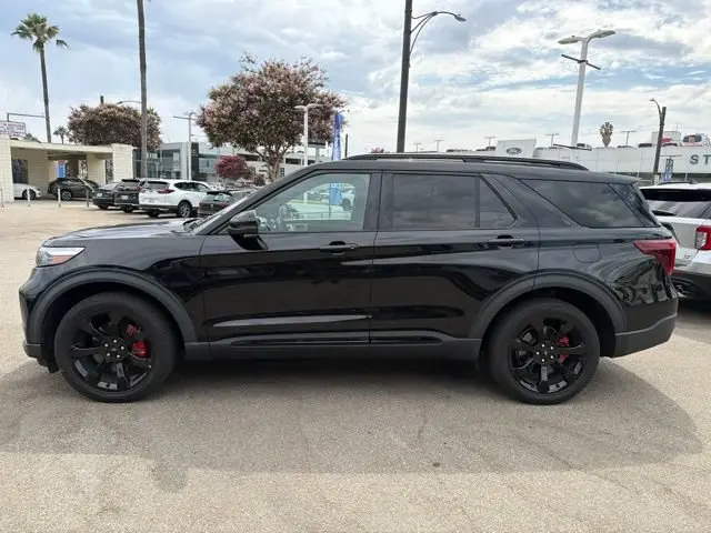 2023 Ford Explorer ST 4WD photo 4