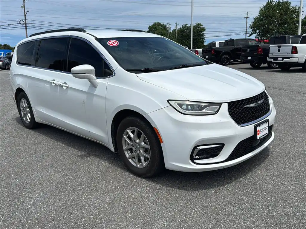 2022 Chrysler Pacifica Touring L's photo
