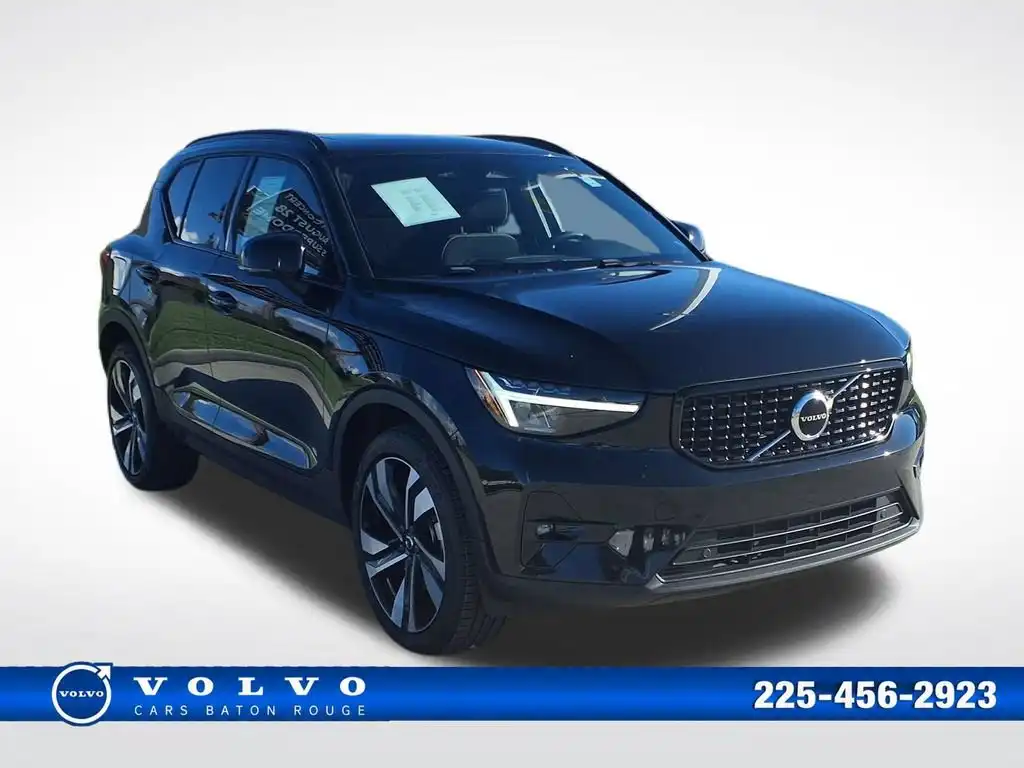 2023 Volvo XC40 B5 Plus Dark AWD's photo