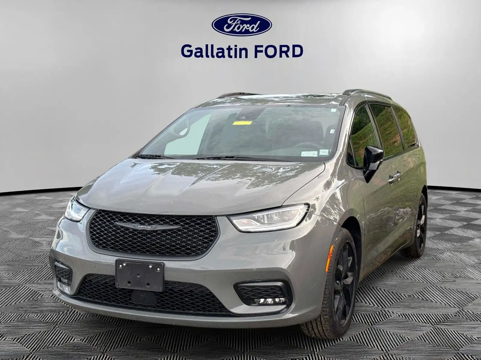2025 Chrysler Pacifica Limited's photo