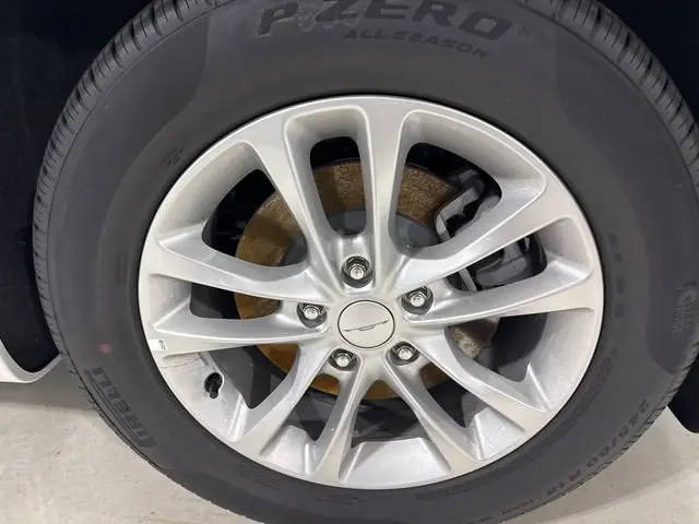 2027 Chrysler Pacifica Select AWD photo 5