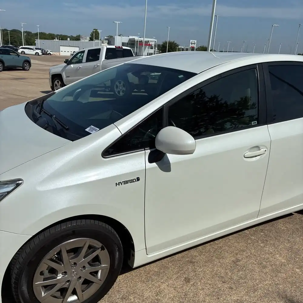 2015 Toyota Prius v Five's photo