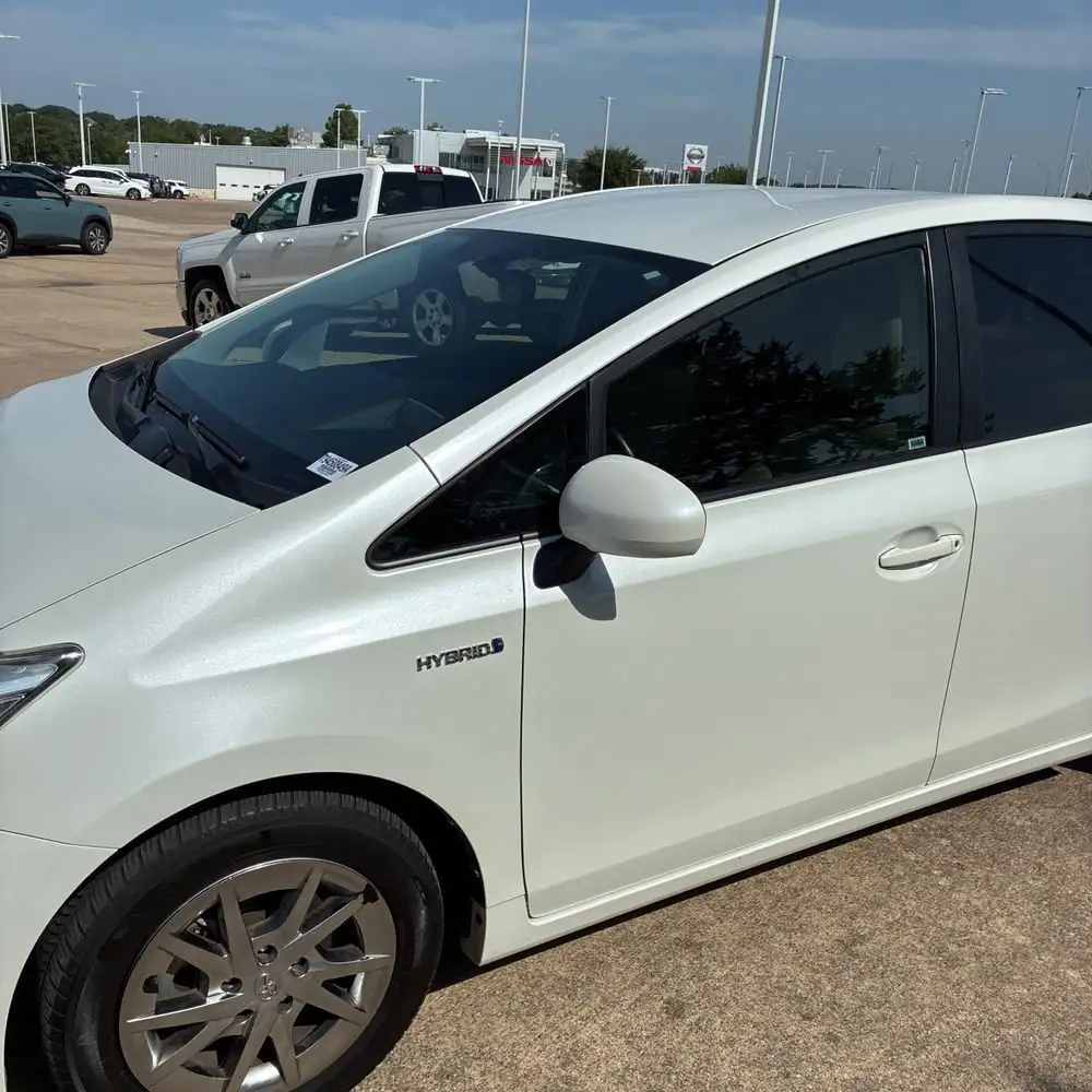 2015 Toyota Prius v Five's photo