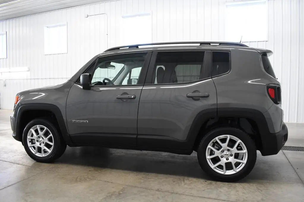 2022 Jeep Renegade Latitude 4x4 photo 4