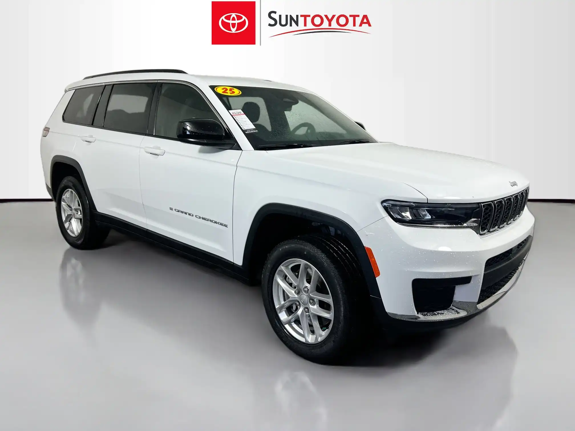 2025 Jeep Grand Cherokee L Laredo's photo