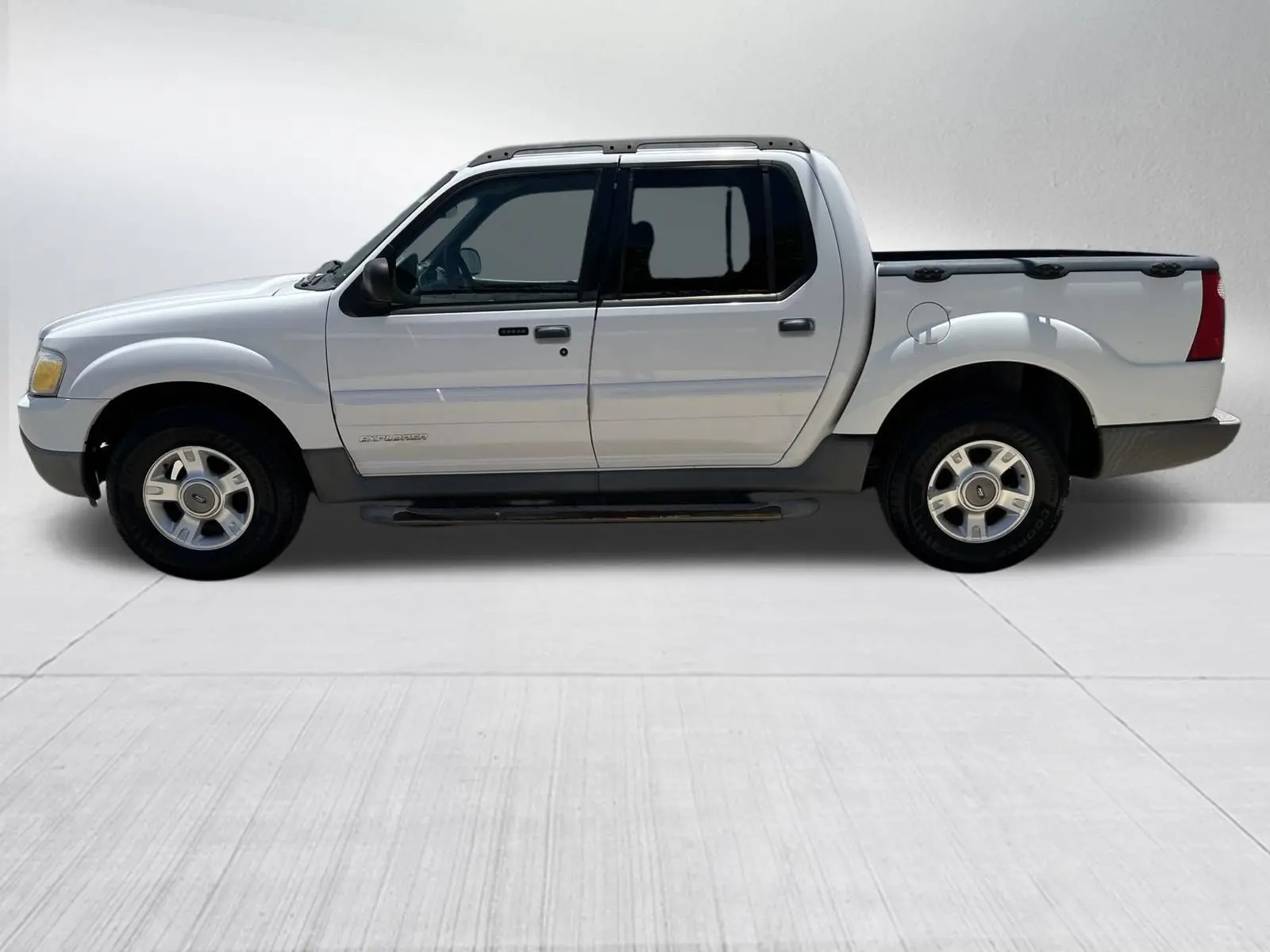 2001 Ford Explorer Base photo 4