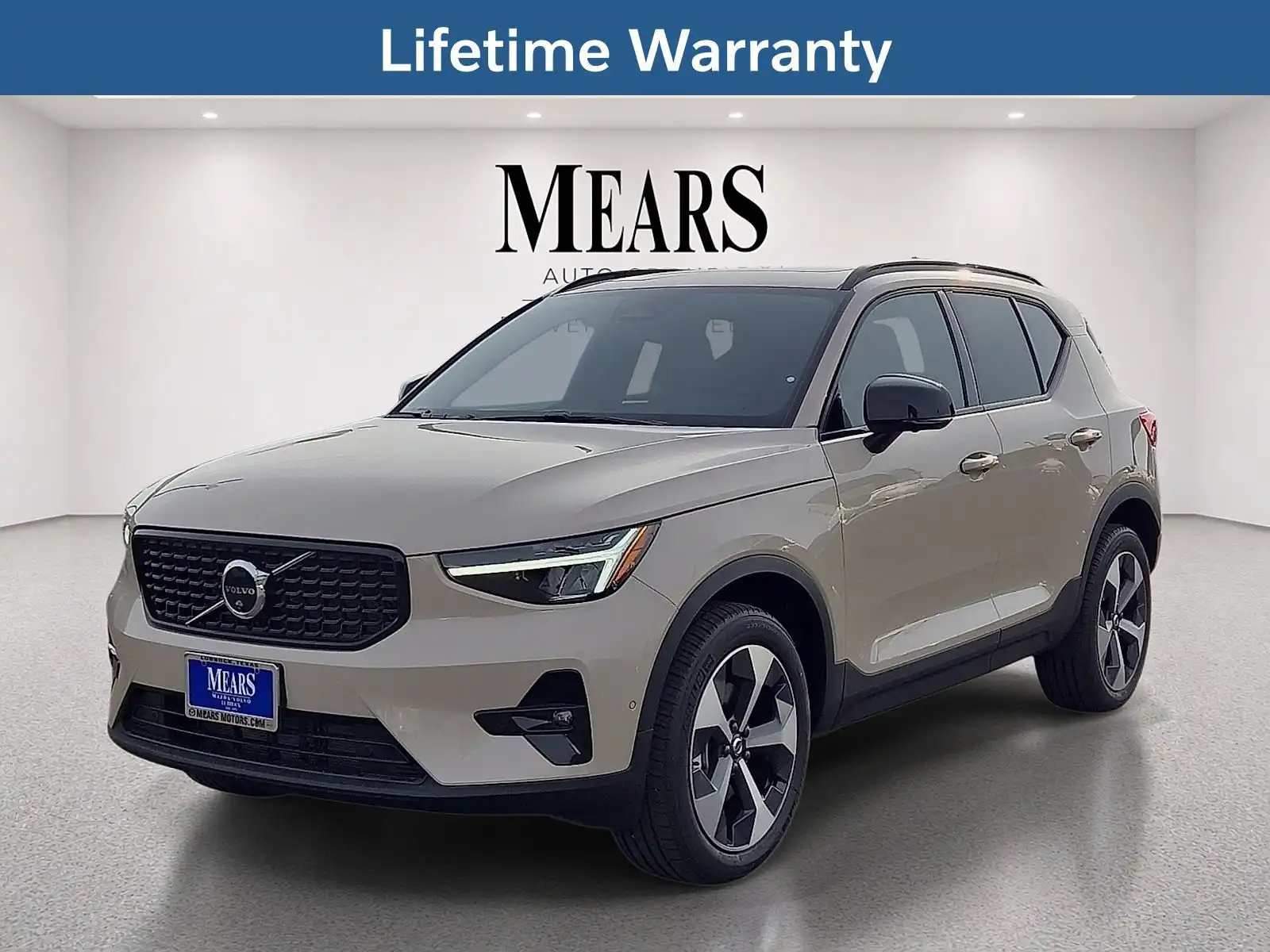 2026 Volvo XC40 B4 Plus Dark FWD's photo