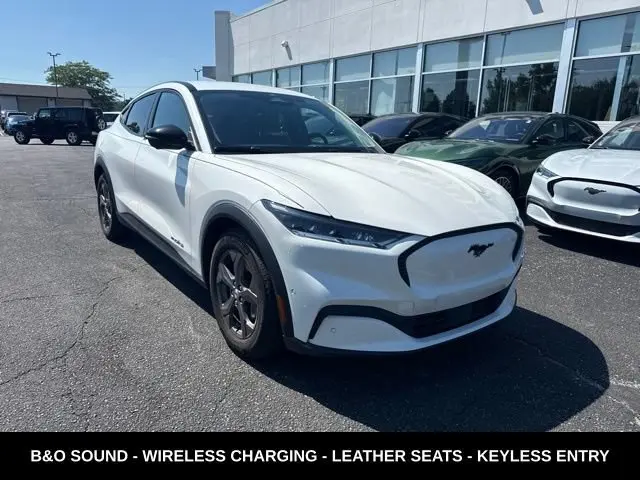 2023 Ford Mustang-Mach-e Select photo 5