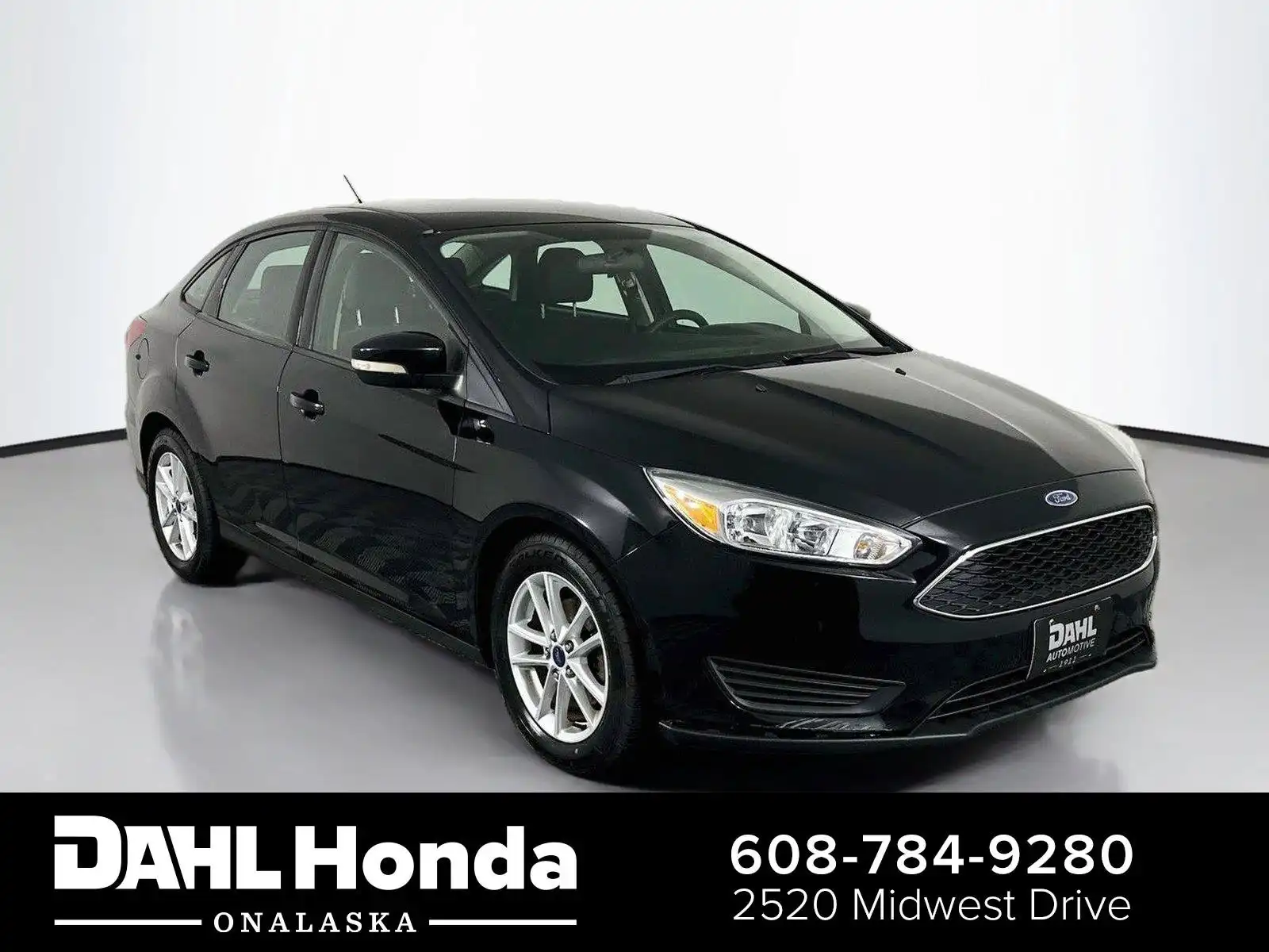 2016 Ford Focus SE Sedan's photo