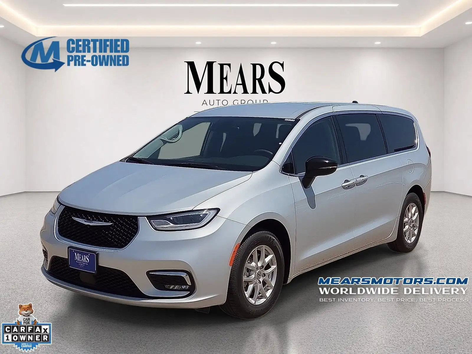 2024 Chrysler Pacifica Touring L's photo