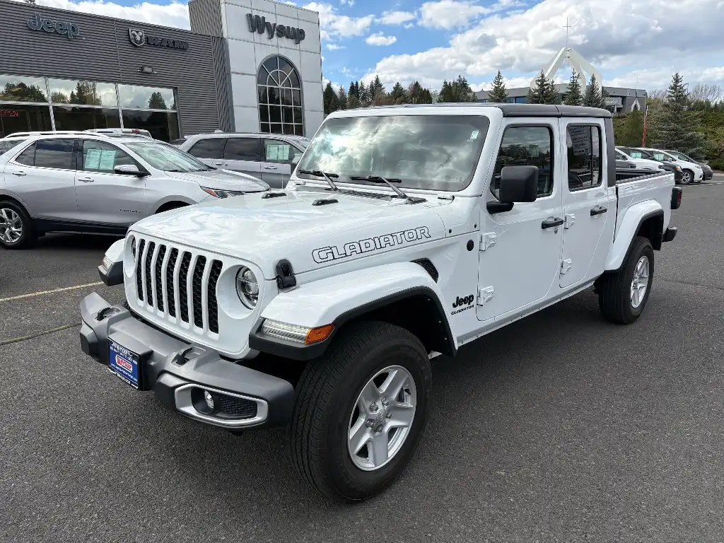 2022 Jeep Gladiator Sport S's photo