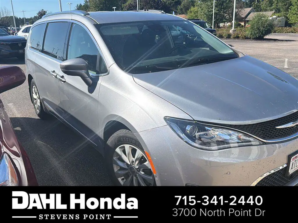 2018 Chrysler Pacifica Touring L Plus photo 1
