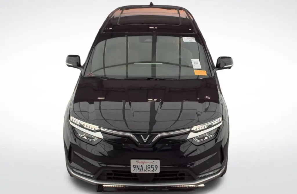 2023 VinFast VF 8 Standard Range photo 4