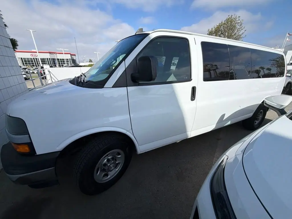 2022 Chevrolet Express LT 3500 Extended photo 3