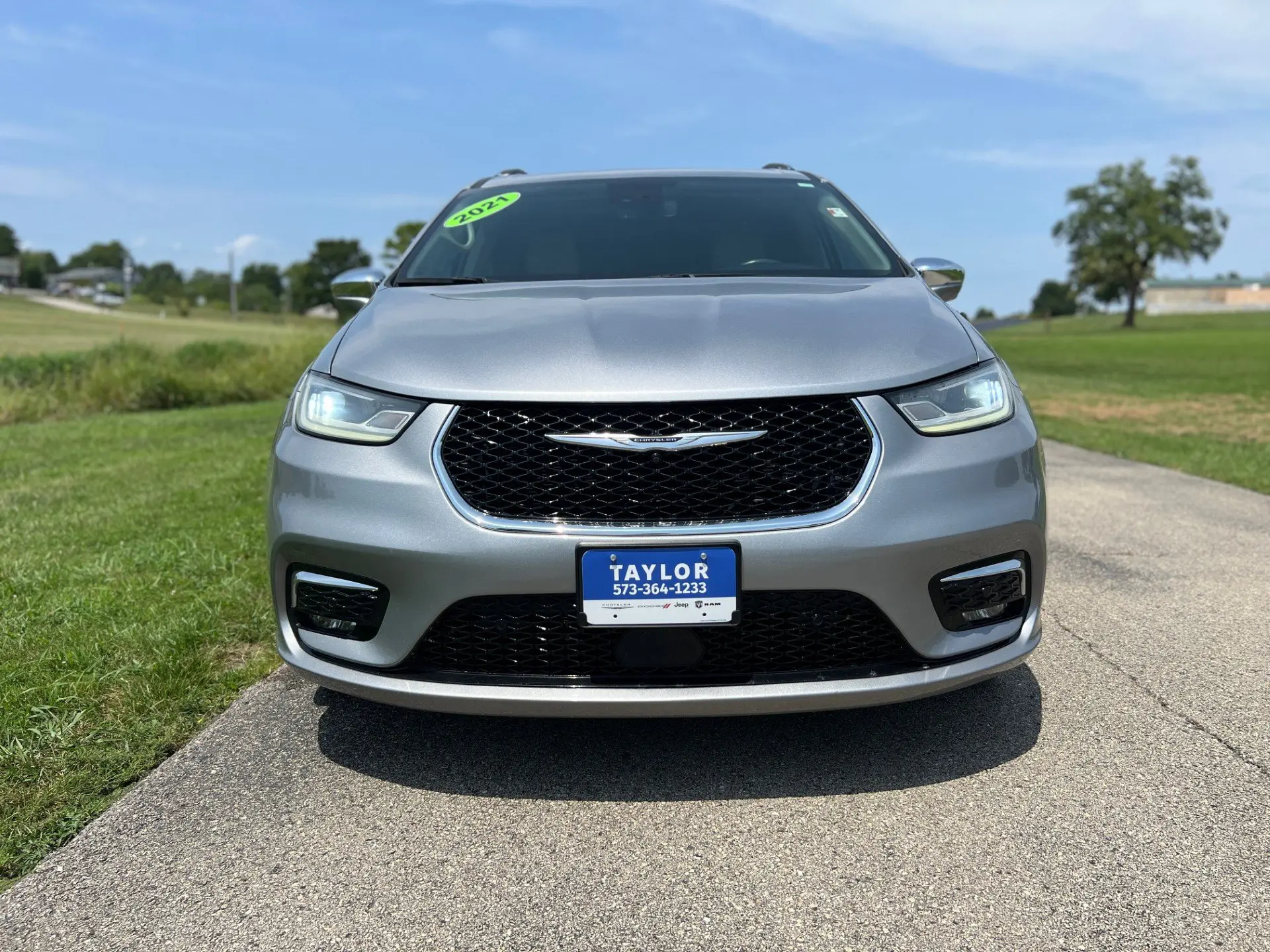 2021 Chrysler Pacifica Limited photo 3