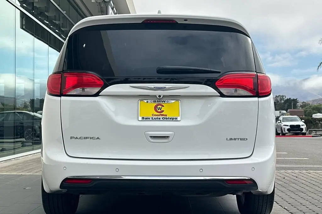 2017 Chrysler Pacifica Limited photo 4